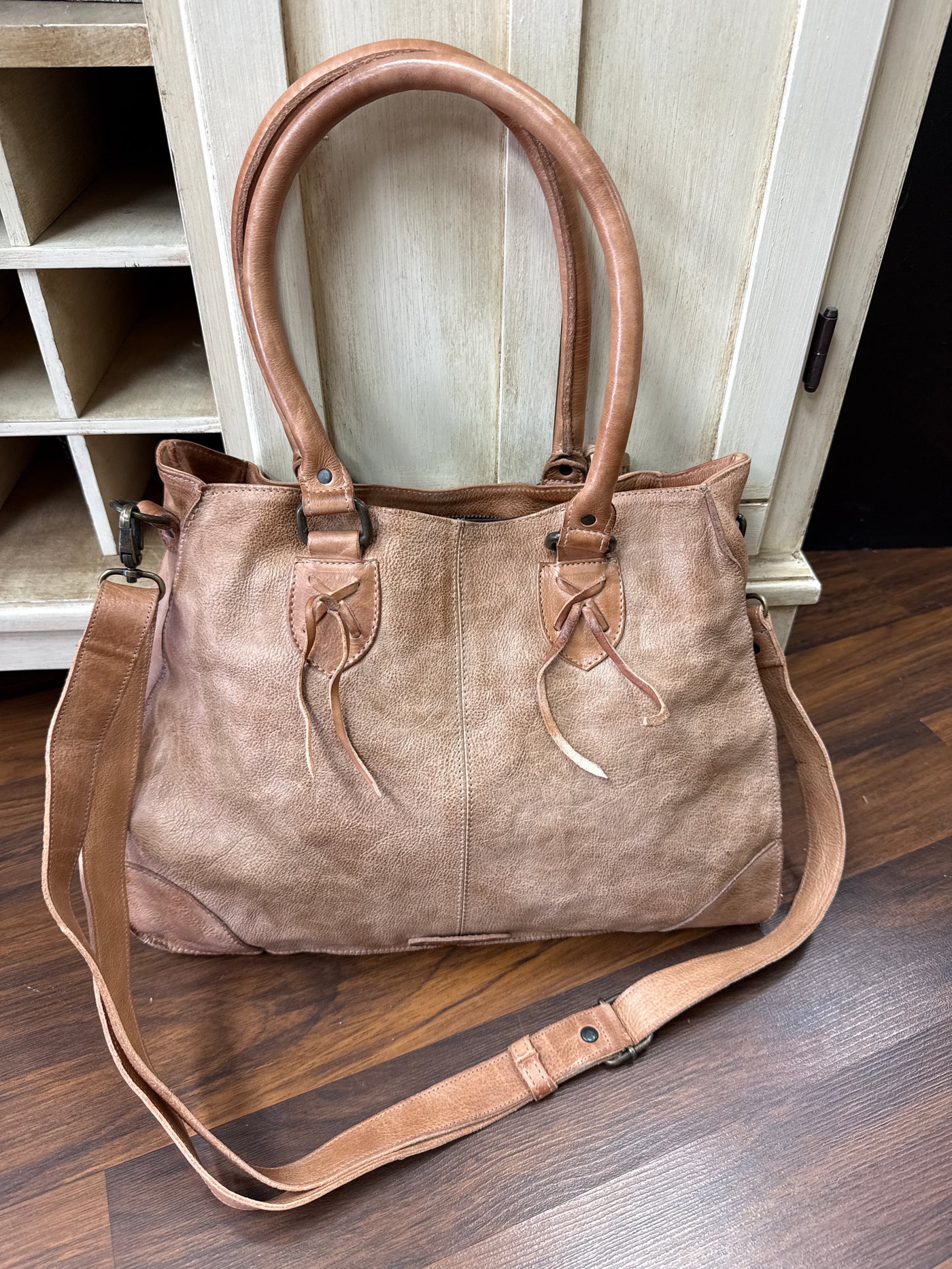Bedstu Bruna (oats/tan rustic)